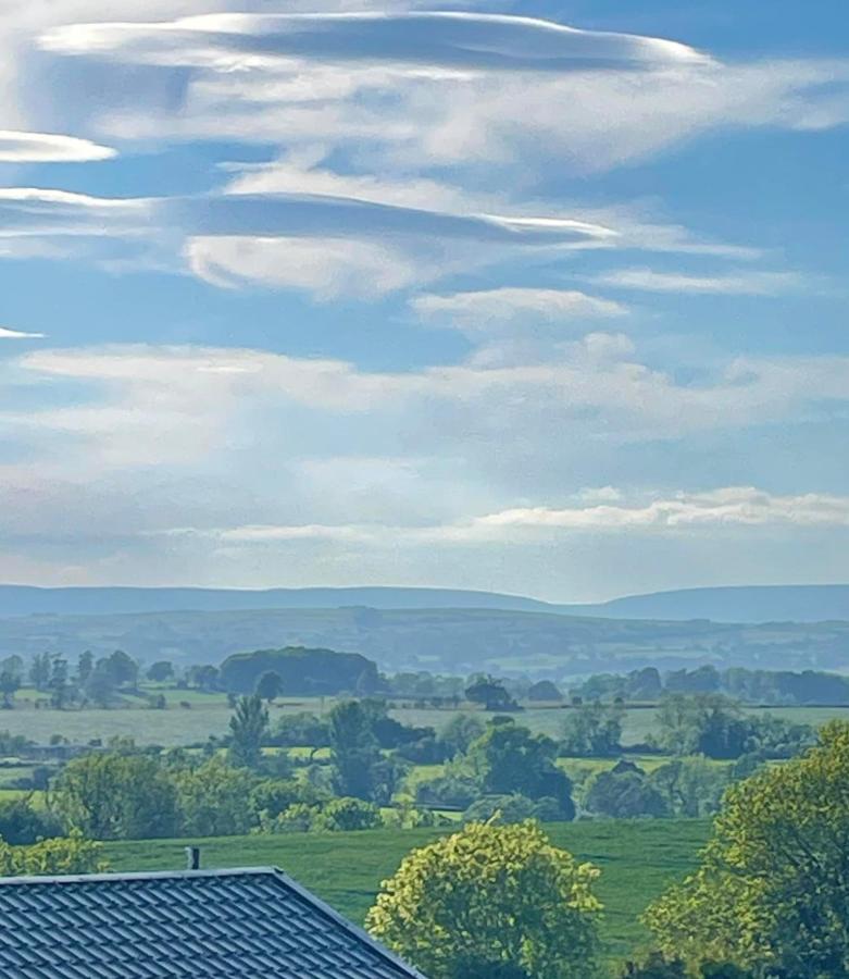Ribble Valley Lodge Retreat Gisburn Exterior photo
